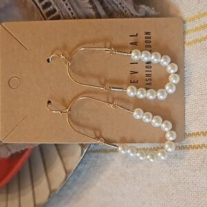 Gold loop pearl earrings